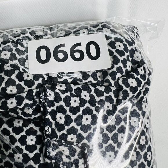 Max Studio Size Medium Long Sleeve Surplice Wrap Blouse Black White Clower 0660 - Picture 12 of 12